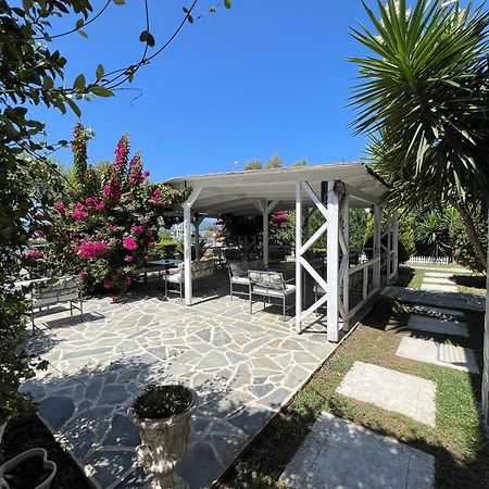 Nili Hotel Vlorë Esterno foto