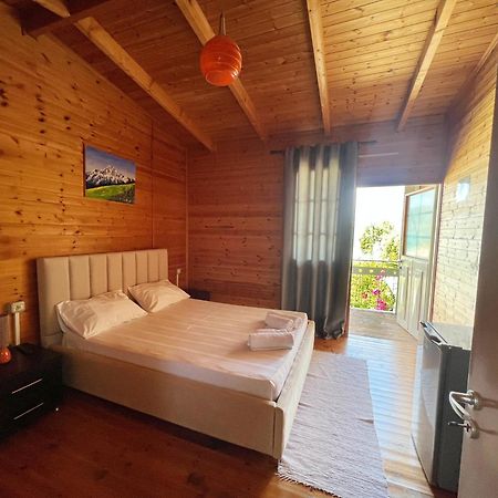Nili Hotel Vlorë Esterno foto