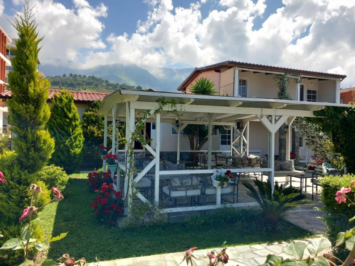 Nili Hotel Vlorë Esterno foto