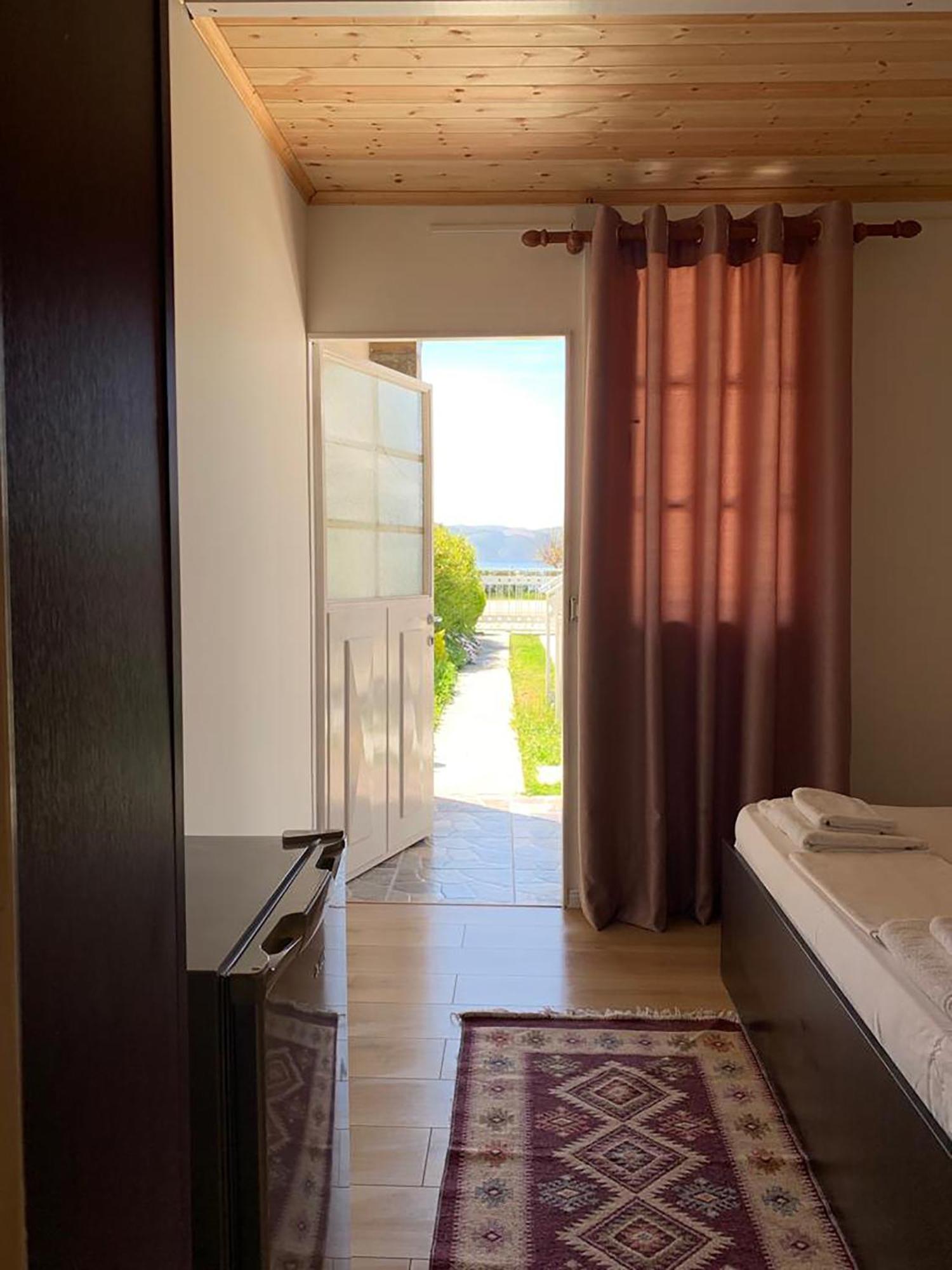 Nili Hotel Vlorë Esterno foto