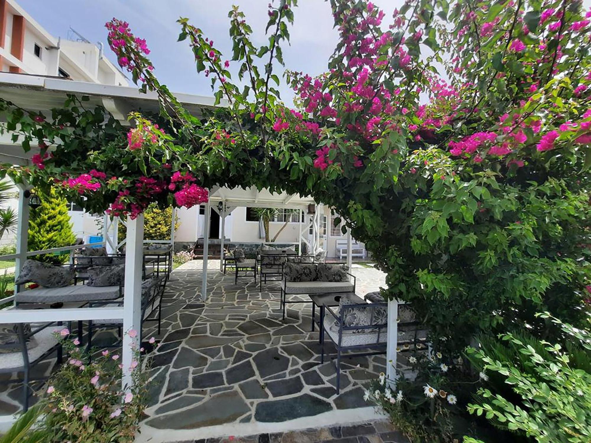 Nili Hotel Vlorë Esterno foto