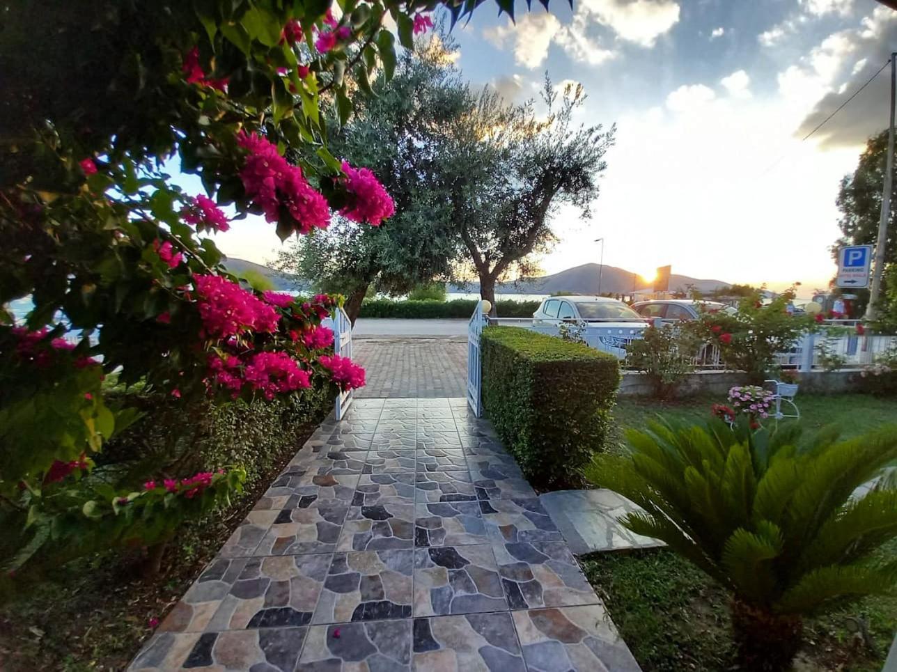 Nili Hotel Vlorë Esterno foto