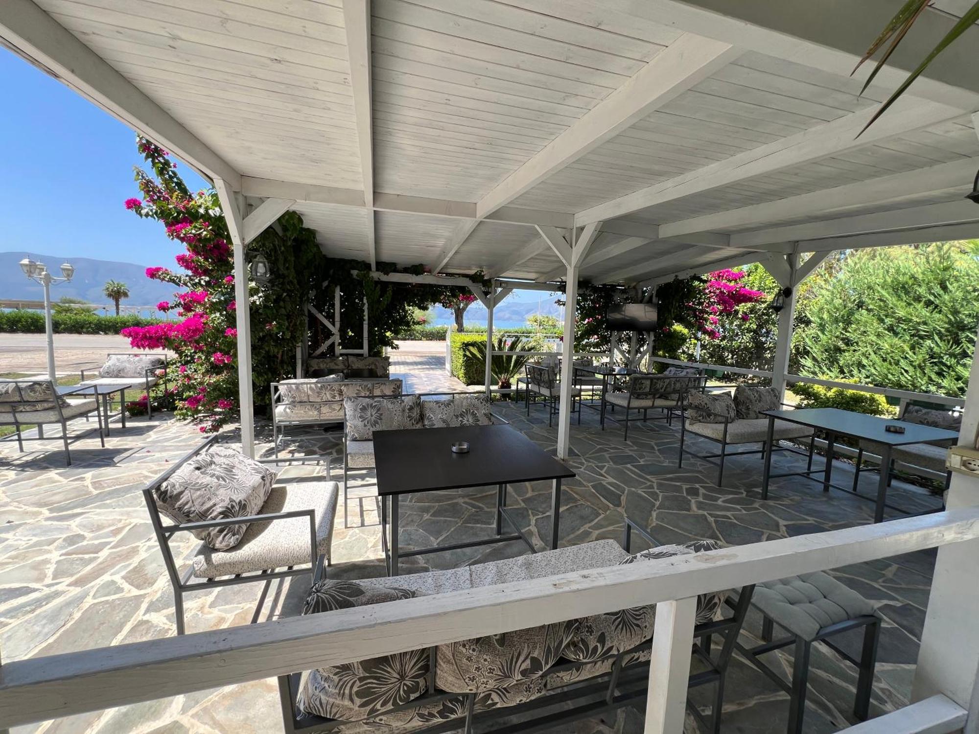 Nili Hotel Vlorë Esterno foto