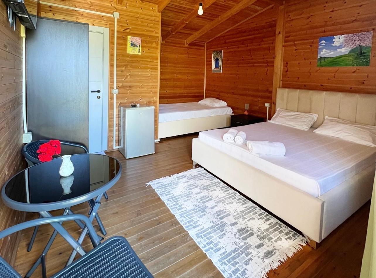 Nili Hotel Vlorë Esterno foto