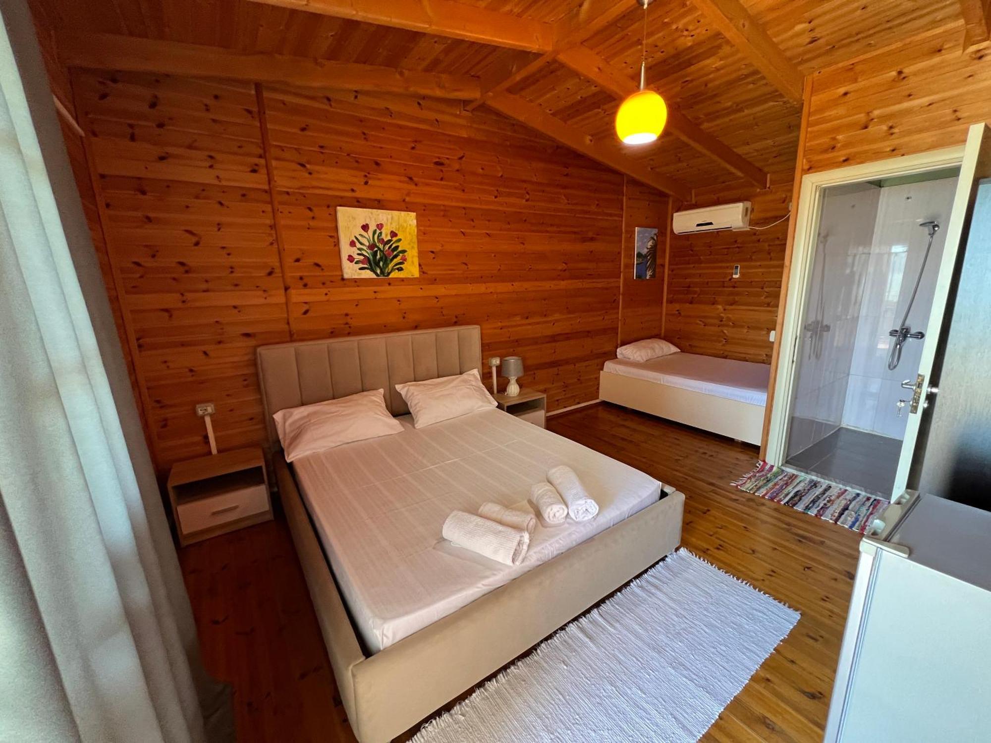 Nili Hotel Vlorë Esterno foto